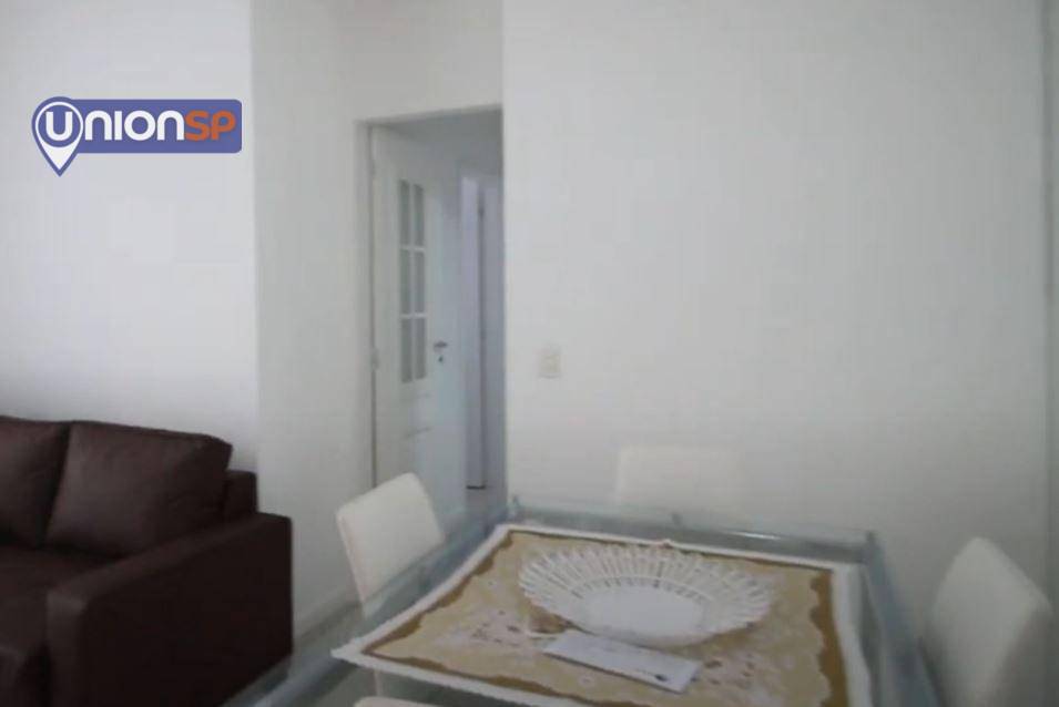 Apartamento à venda com 2 quartos, 67m² - Foto 2