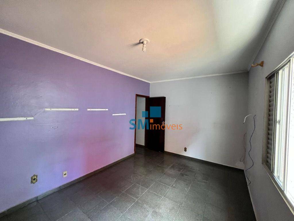 Sobrado à venda com 3 quartos, 250m² - Foto 1