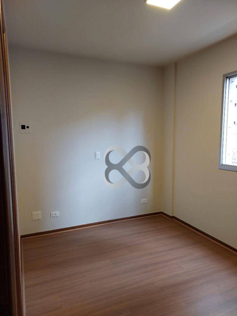 Apartamento para alugar com 3 quartos, 101m² - Foto 11