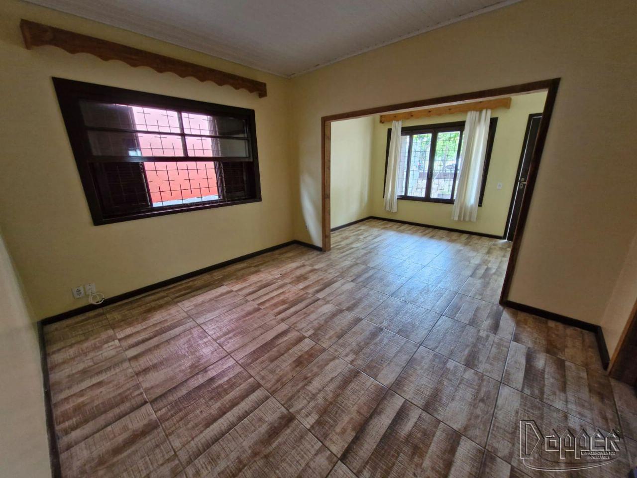 Casa à venda com 3 quartos, 100m² - Foto 1