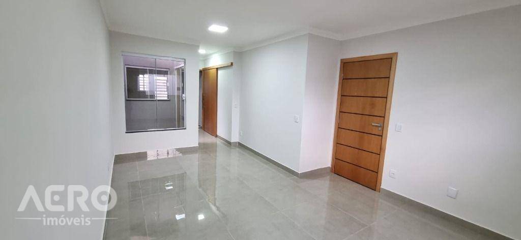 Casa à venda com 3 quartos, 140m² - Foto 1