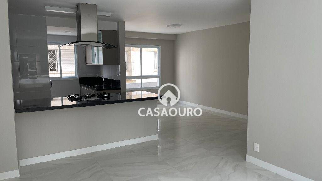 Apartamento para alugar com 3 quartos, 115m² - Foto 5