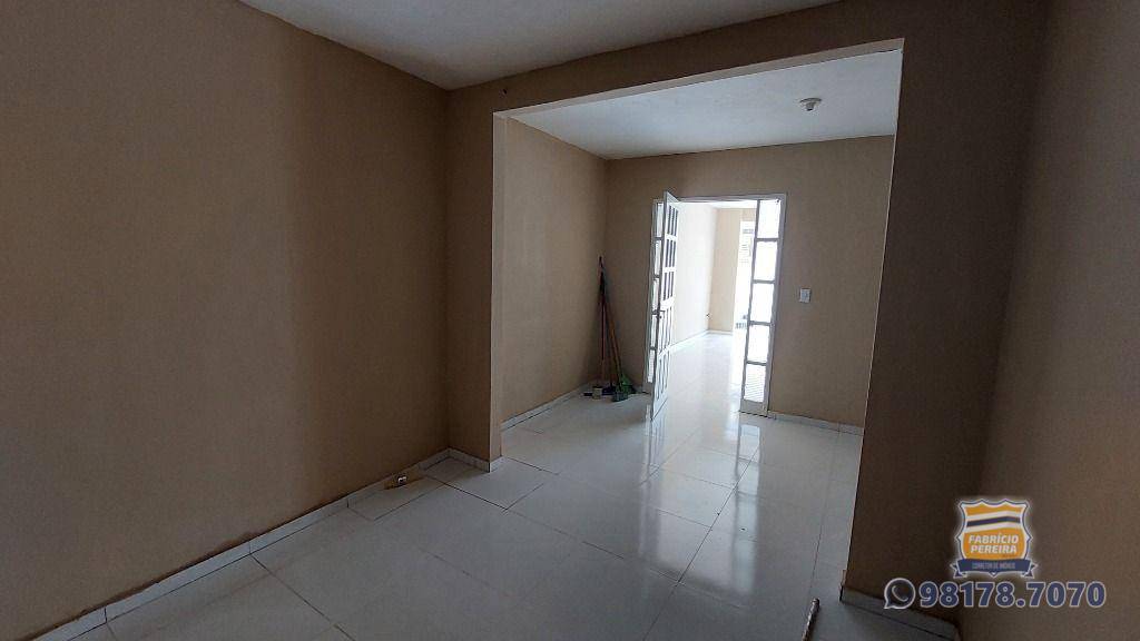 Casa para alugar com 2 quartos, 72m² - Foto 13