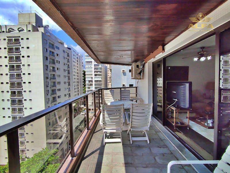 Apartamento à venda com 3 quartos, 131m² - Foto 1