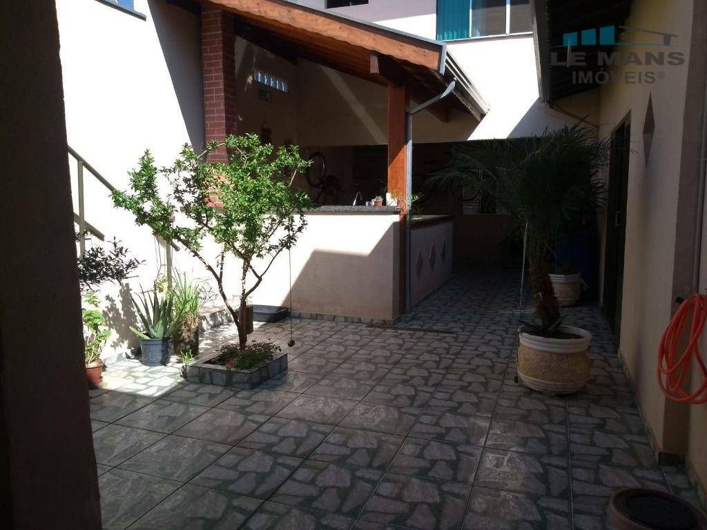 Casa à venda com 4 quartos, 248m² - Foto 10