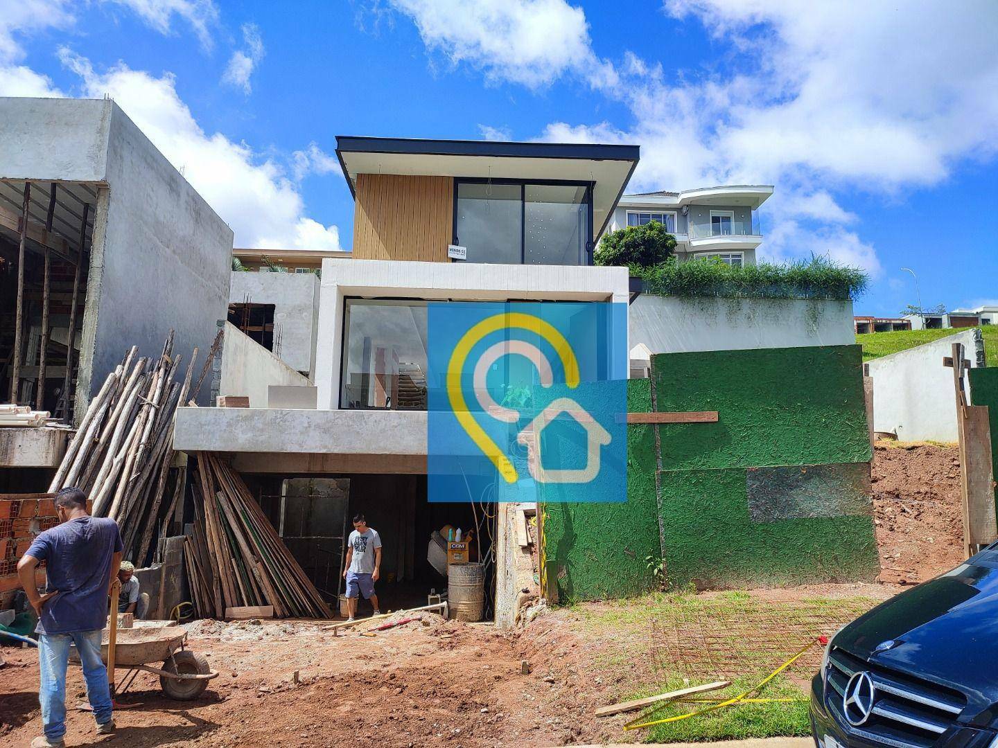 Casa de Condomínio à venda com 4 quartos, 360m² - Foto 1