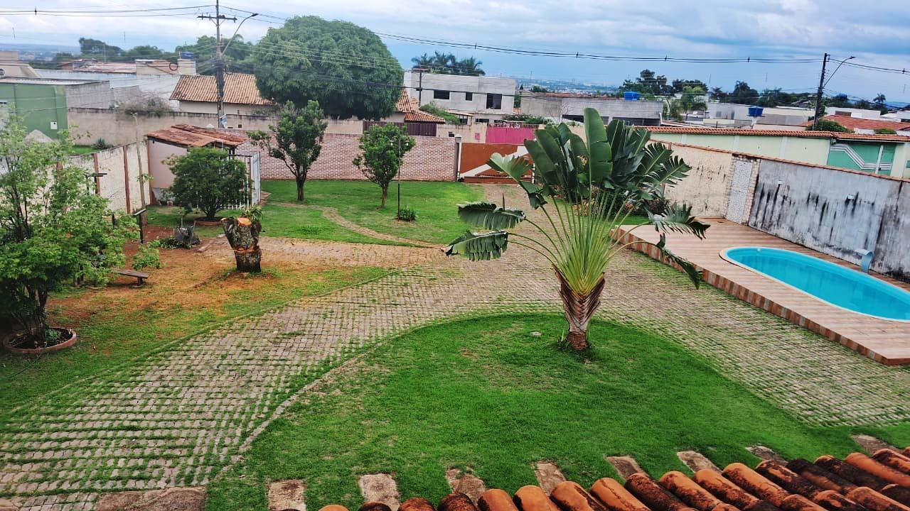 Casa à venda com 4 quartos, 1000m² - Foto 1