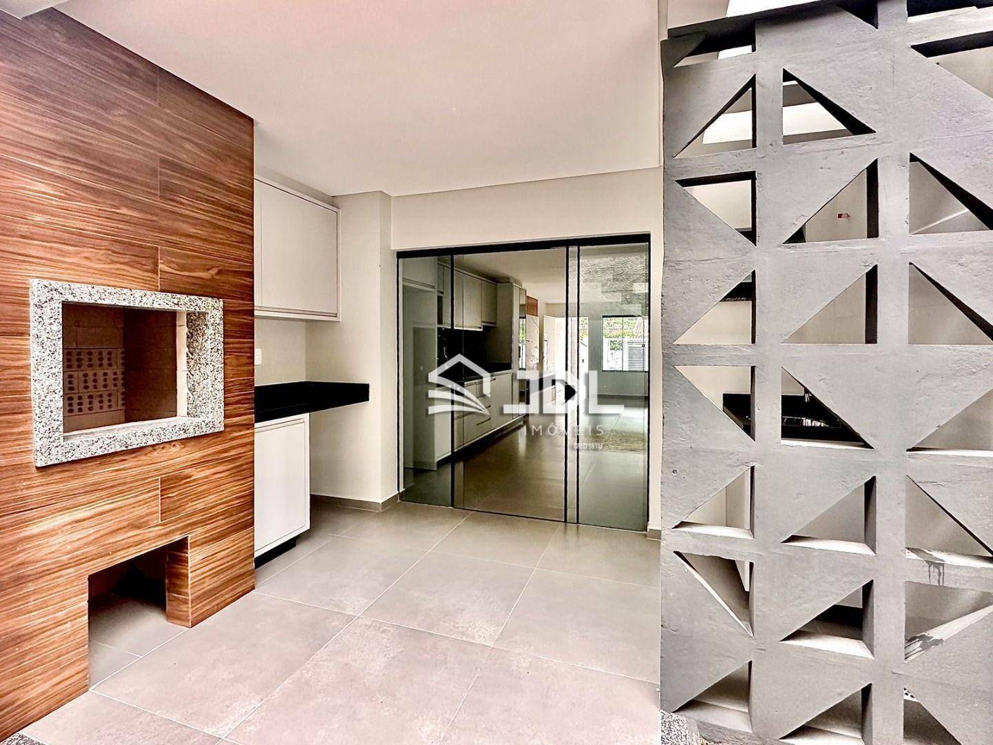Casa à venda com 3 quartos, 104m² - Foto 1