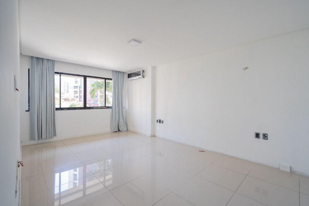 Apartamento à venda com 3 quartos, 210m² - Foto 10