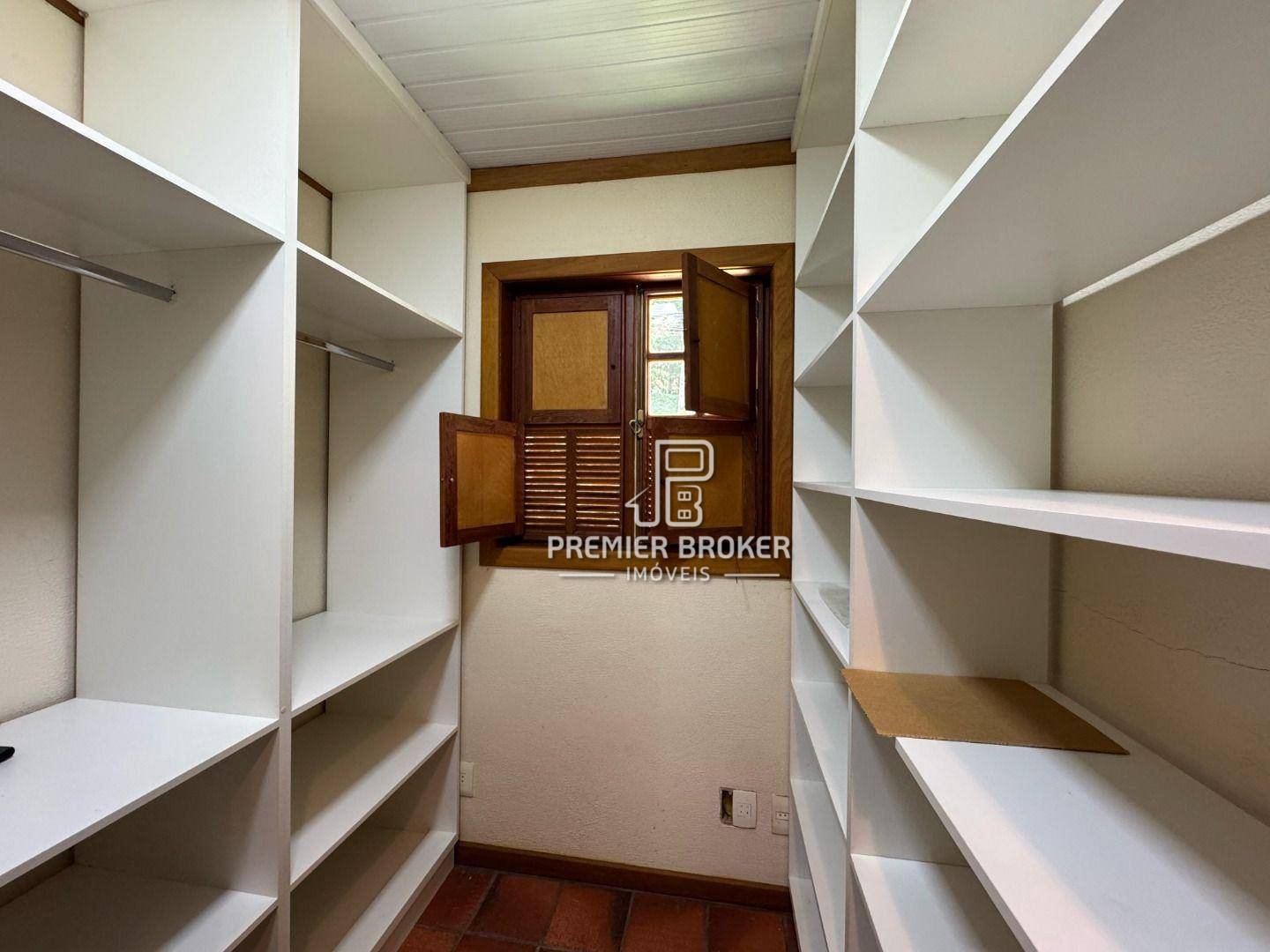 Casa de Condomínio à venda com 4 quartos, 245m² - Foto 25