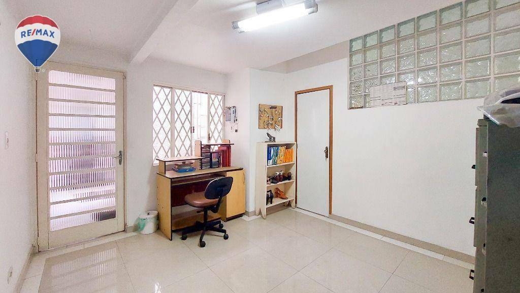 Casa para alugar com 3 quartos, 190m² - Foto 15