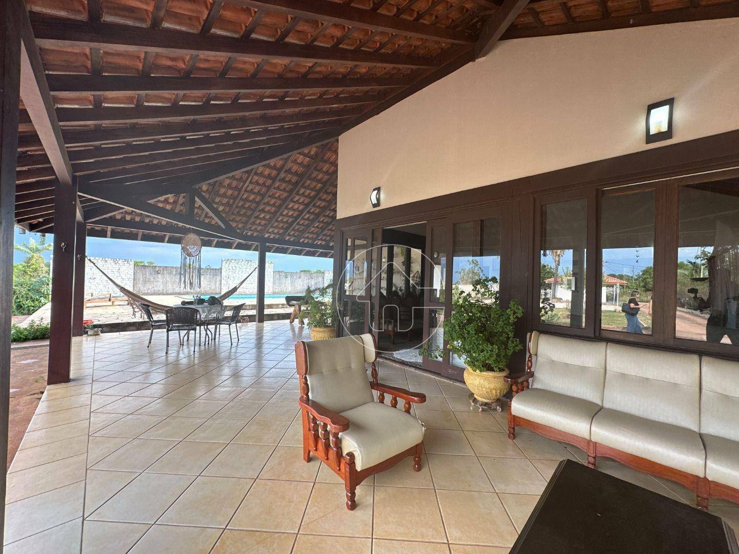 Casa à venda com 4 quartos, 350m² - Foto 1