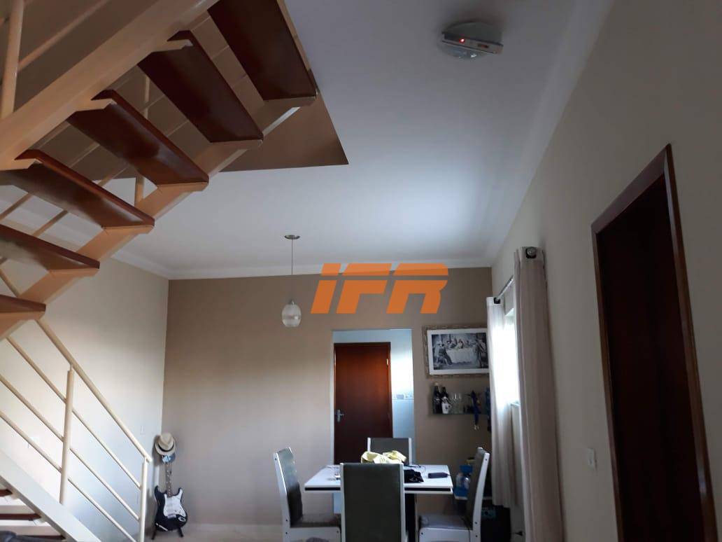 Sobrado à venda com 2 quartos, 139m² - Foto 2