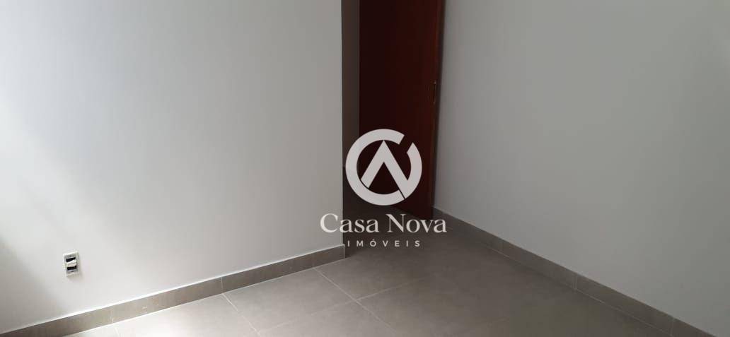 Casa à venda com 3 quartos, 75m² - Foto 3