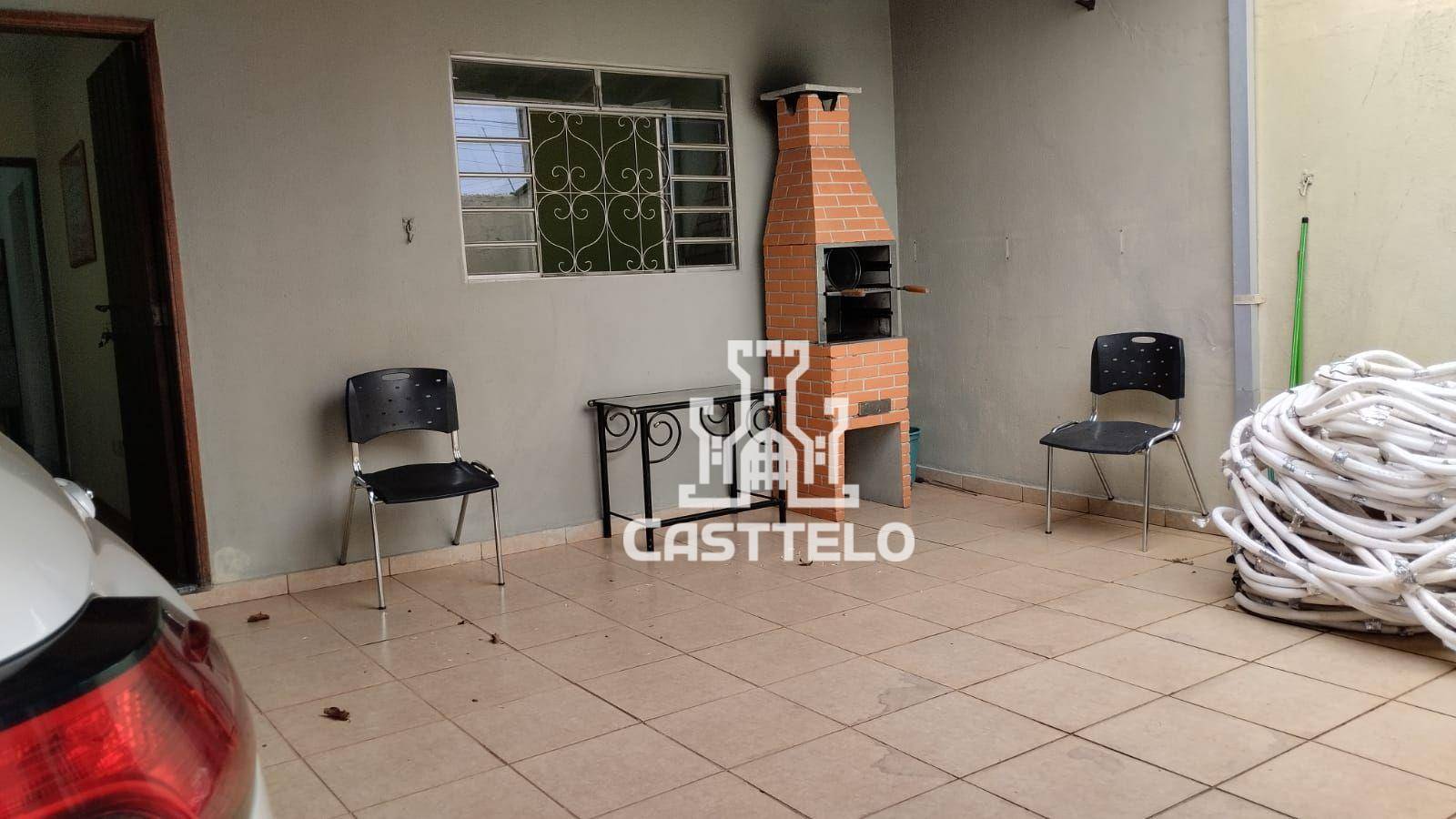 Casa à venda com 2 quartos, 80m² - Foto 1