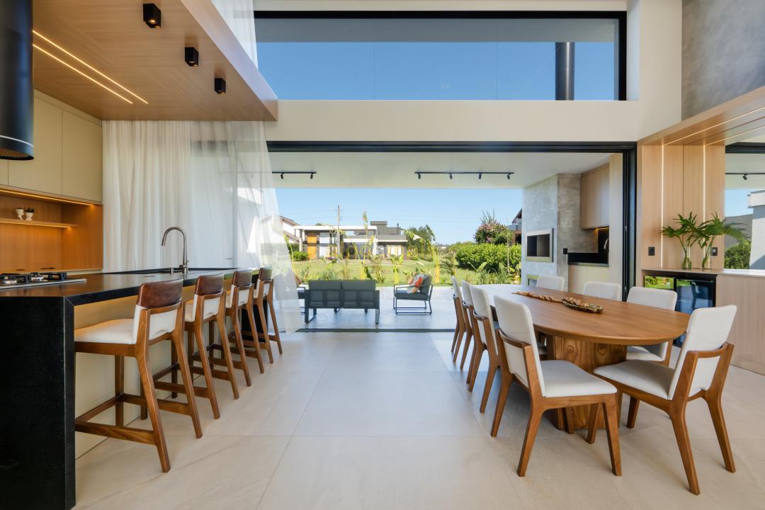 Casa de Condomínio à venda com 4 quartos, 278m² - Foto 2
