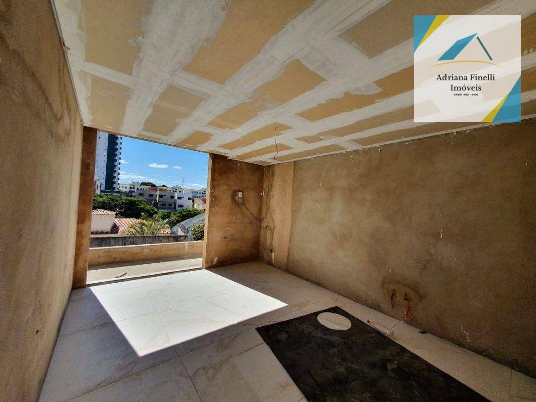 Casa à venda com 4 quartos, 370m² - Foto 17