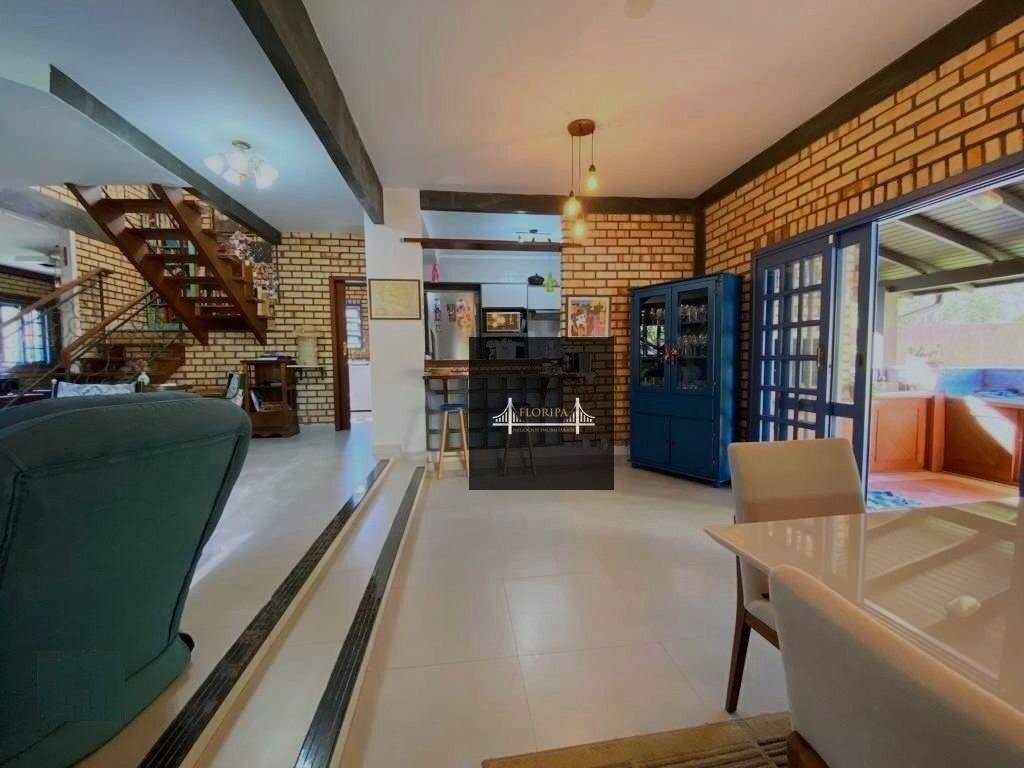 Casa à venda com 3 quartos, 244m² - Foto 10