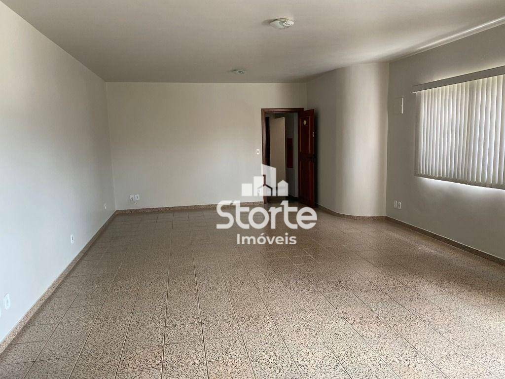 Apartamento à venda com 3 quartos, 144m² - Foto 1