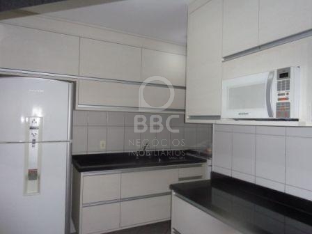 Apartamento à venda com 2 quartos, 70m² - Foto 3