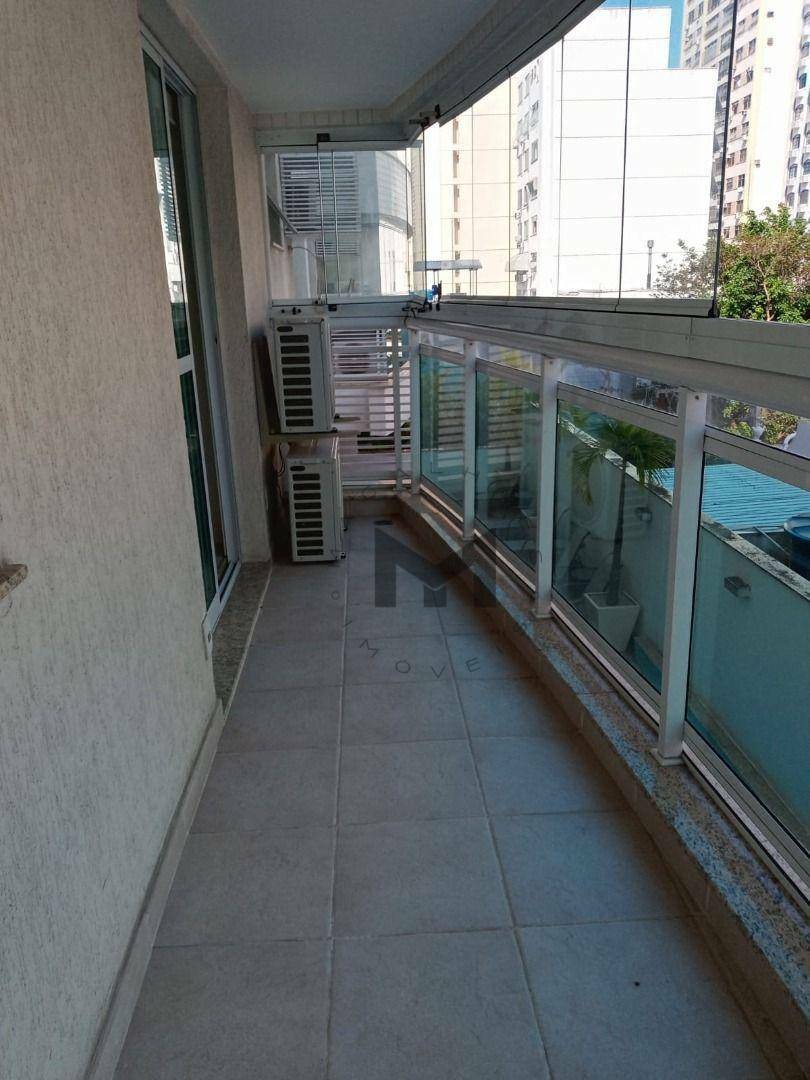 Apartamento à venda com 3 quartos, 98m² - Foto 2