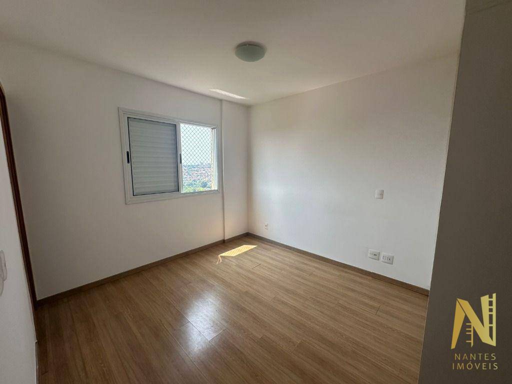 Apartamento para alugar com 3 quartos, 79m² - Foto 8