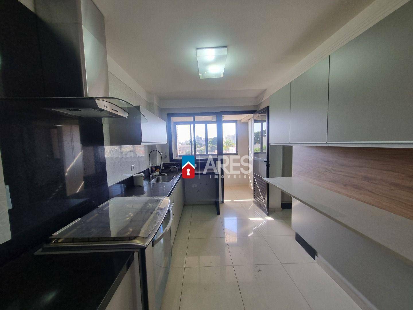 Apartamento para alugar com 4 quartos, 236m² - Foto 5