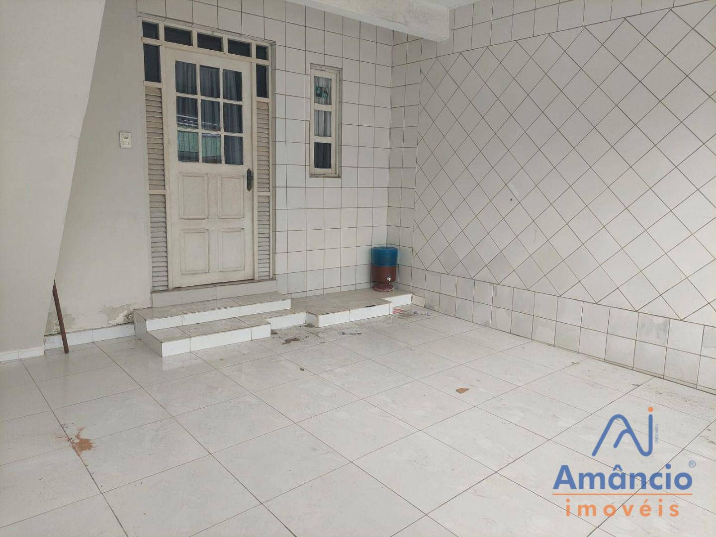 Casa à venda com 5 quartos, 112m² - Foto 4