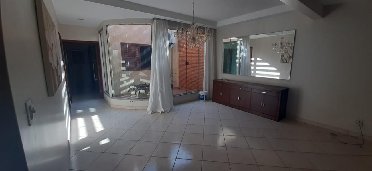 Casa à venda com 3 quartos, 250m² - Foto 2