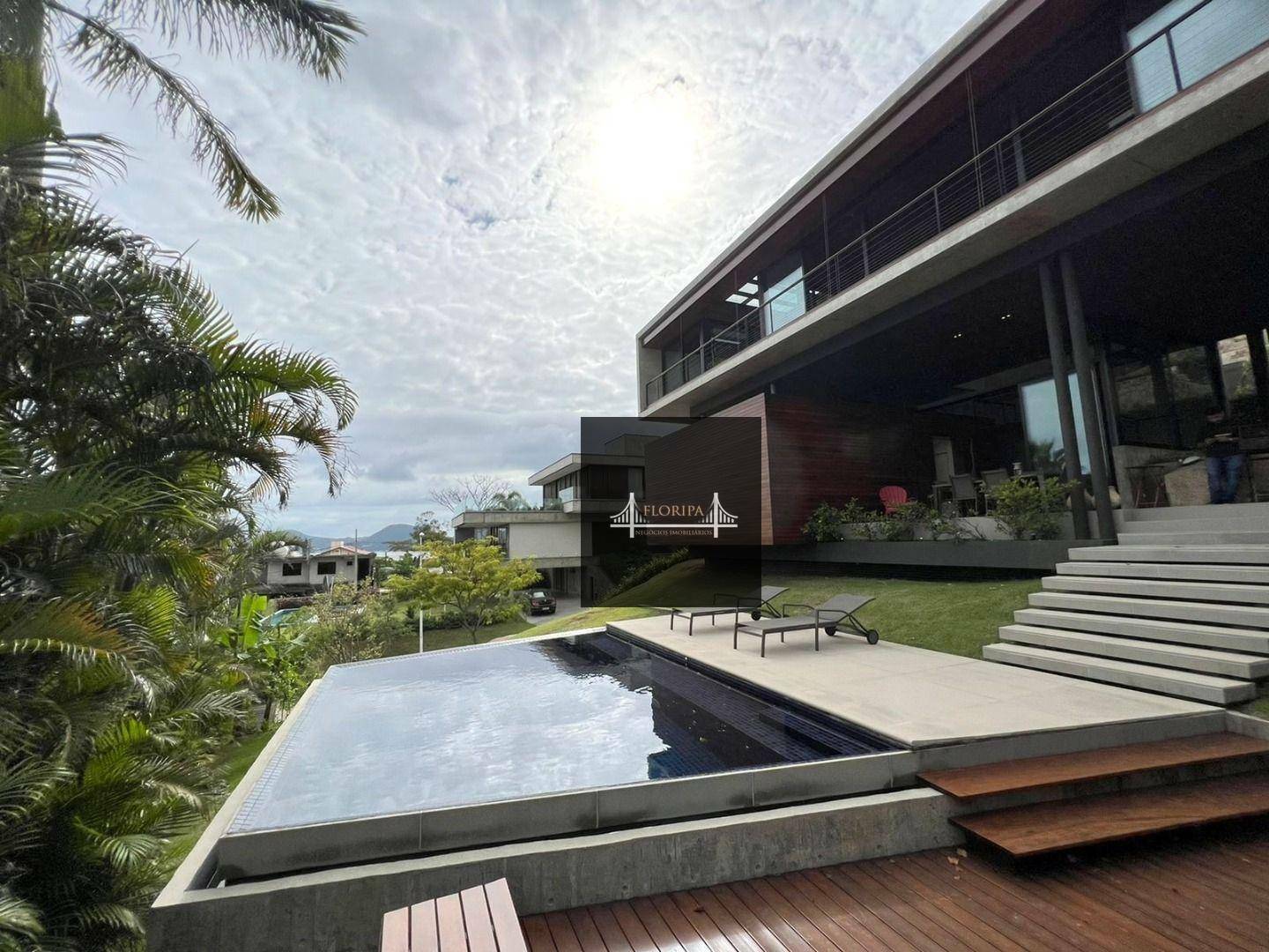 Casa à venda com 3 quartos, 340m² - Foto 2