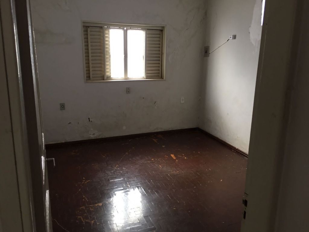 Casa à venda com 2 quartos, 300m² - Foto 5