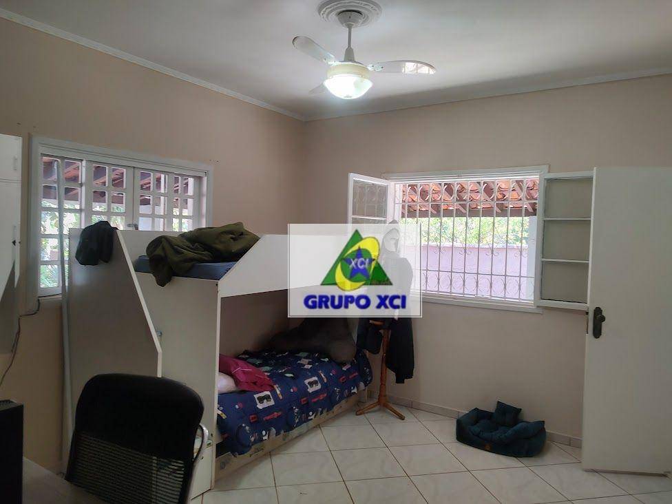 Chácara à venda com 4 quartos, 491m² - Foto 17