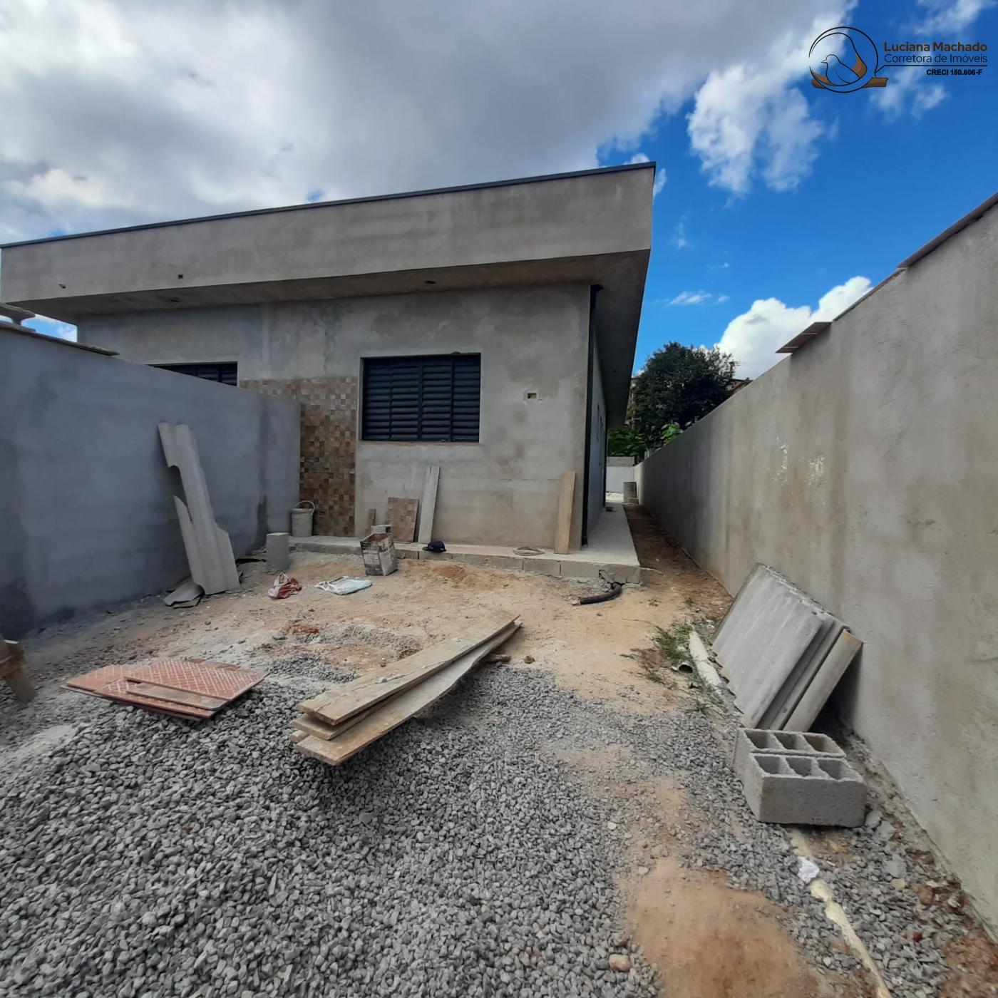 Casa à venda com 2 quartos, 150m² - Foto 1