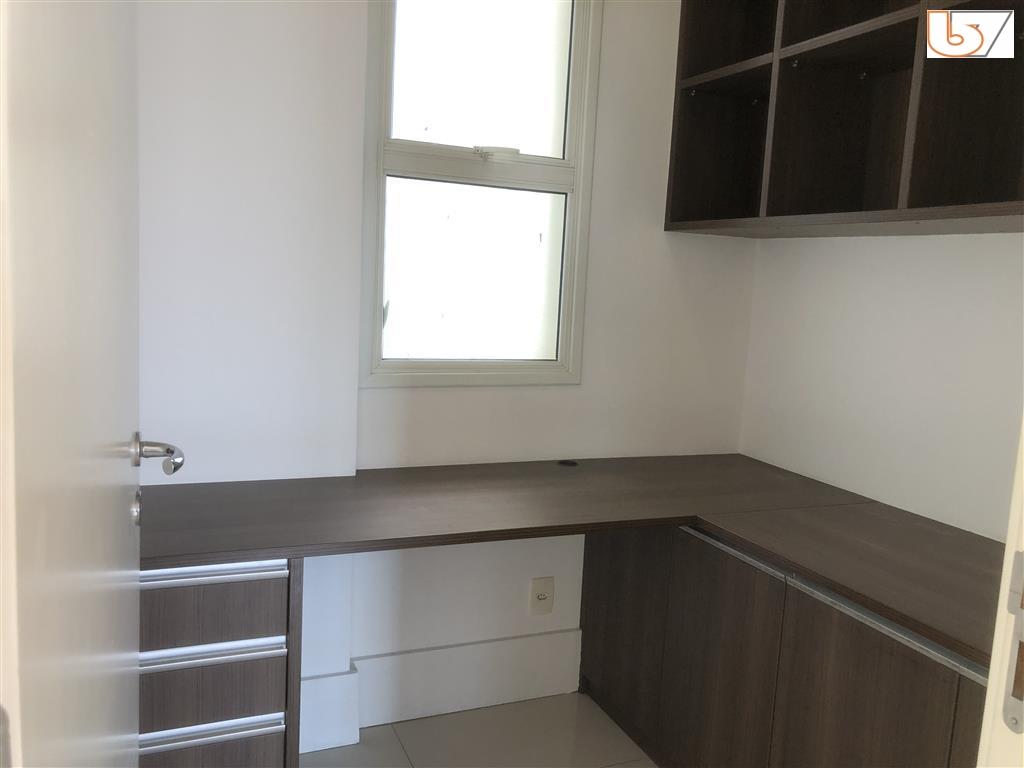 Apartamento para alugar com 3 quartos, 201m² - Foto 13