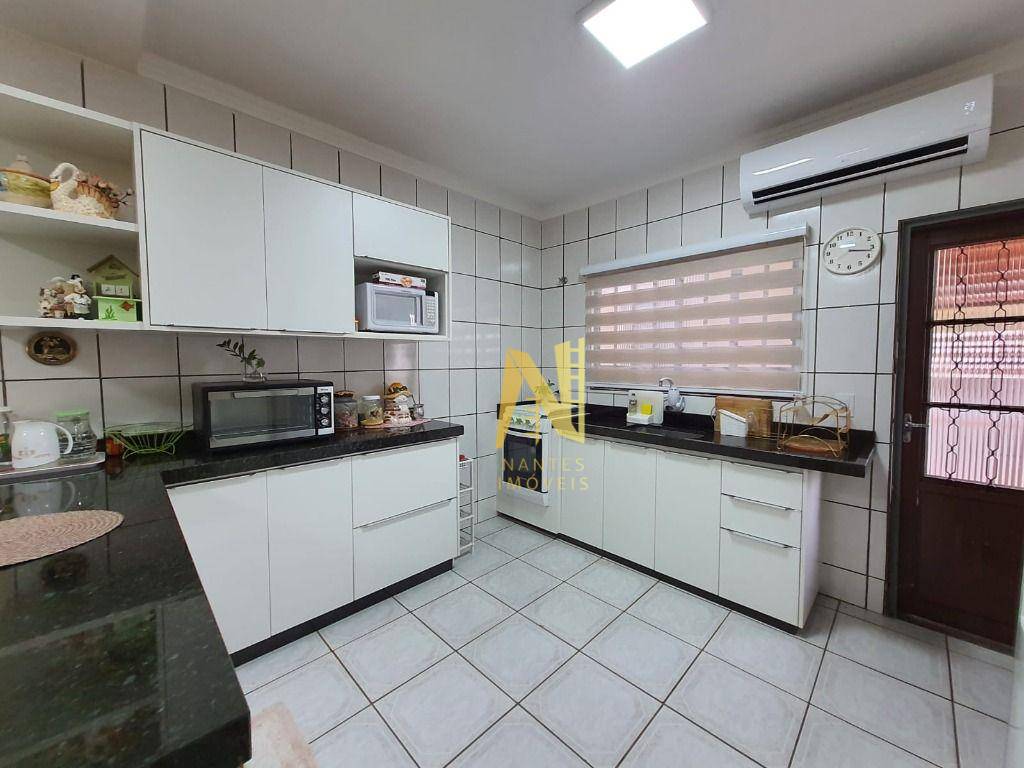 Casa à venda com 5 quartos, 202m² - Foto 6