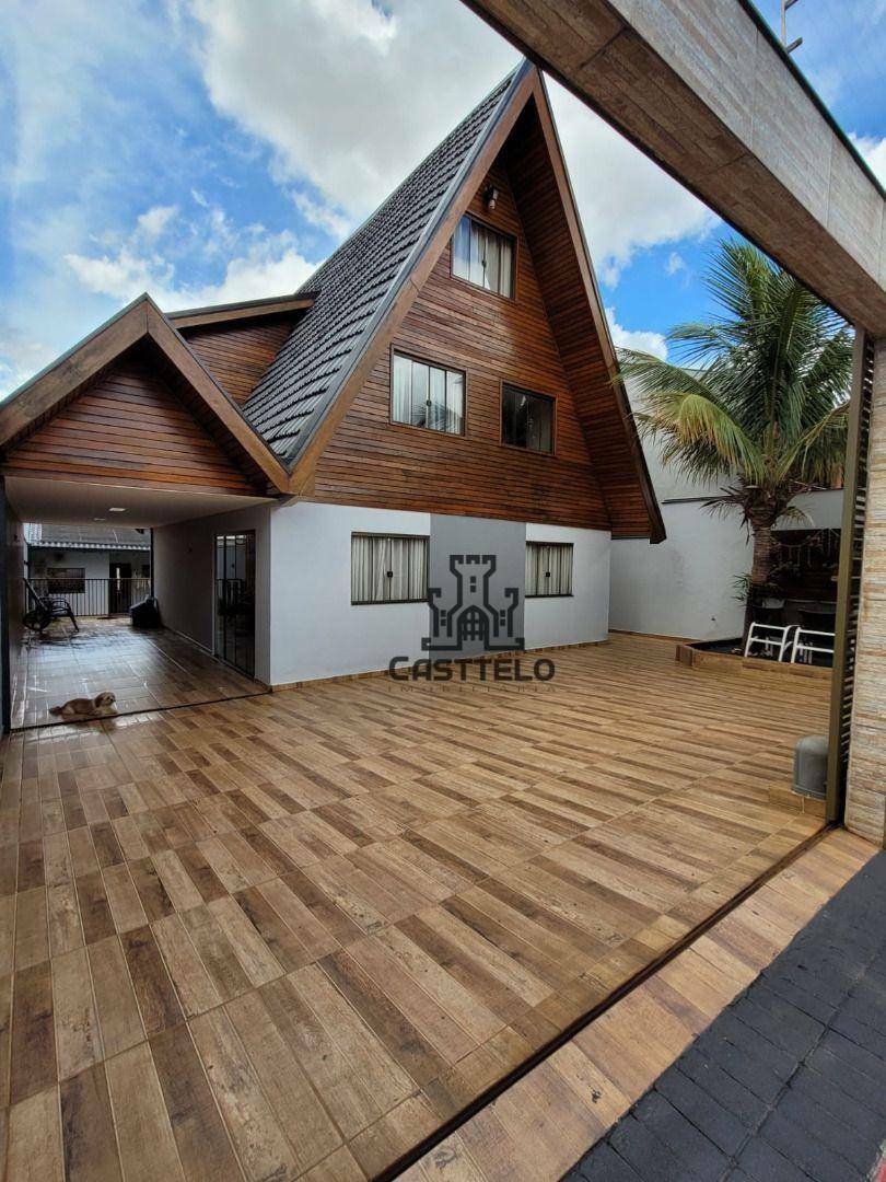 Casa à venda com 5 quartos, 265m² - Foto 1