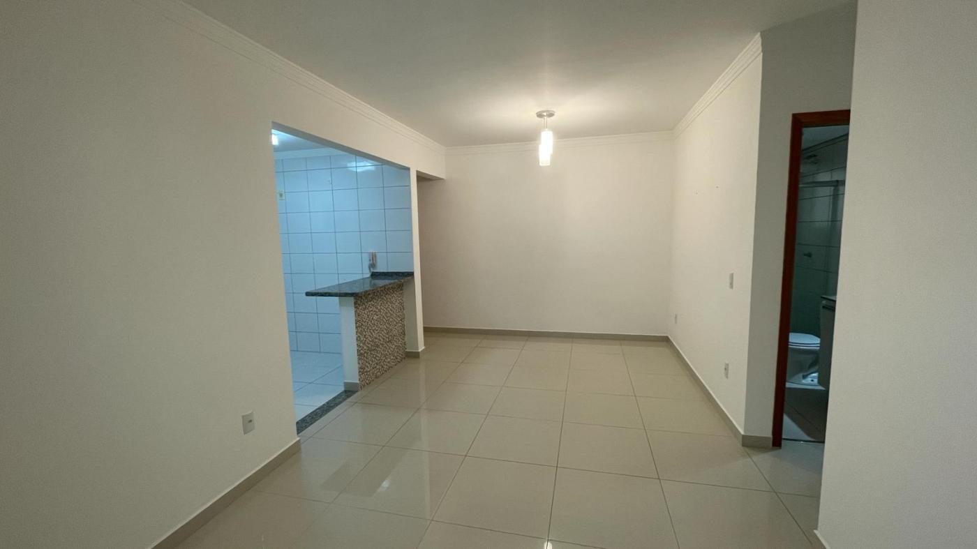 Apartamento à venda com 3 quartos, 77m² - Foto 2