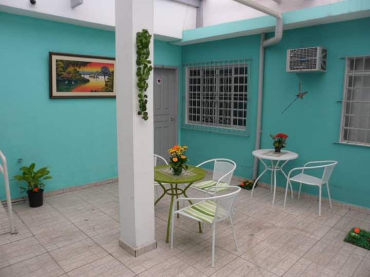 Casa para alugar com 6 quartos, 450m² - Foto 2