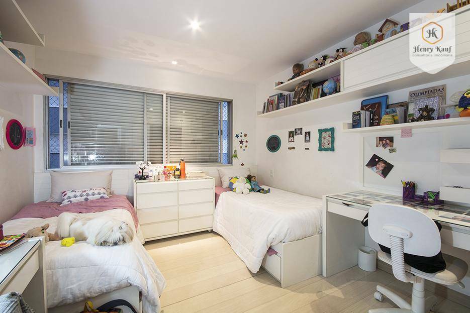 Apartamento à venda com 3 quartos, 150m² - Foto 7