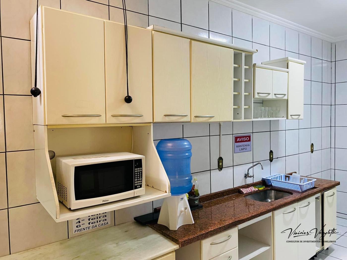 Casa para alugar com 4 quartos, 300m² - Foto 11