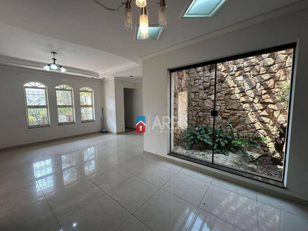 Casa para alugar com 3 quartos, 249m² - Foto 9