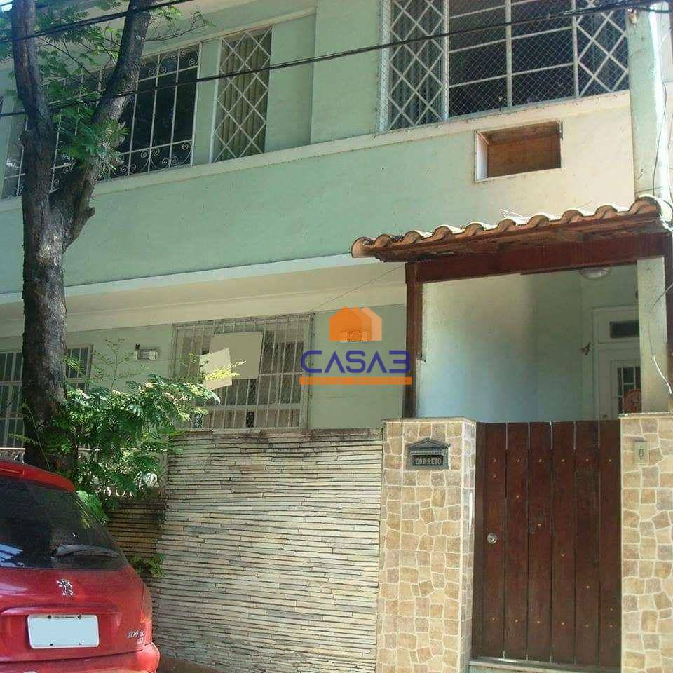 Casa à venda com 6 quartos, 200m² - Foto 1