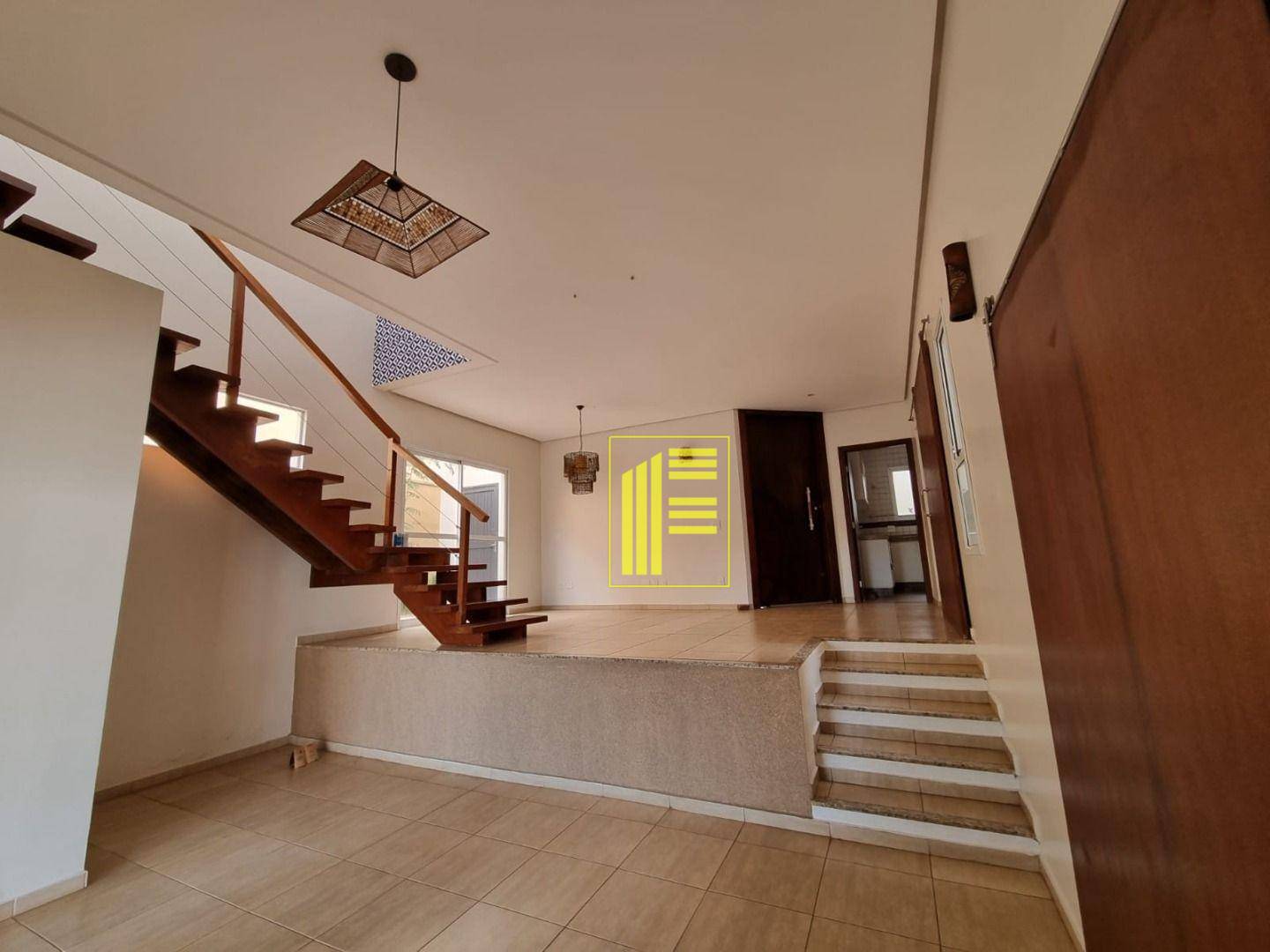 Casa de Condomínio para alugar com 3 quartos, 234m² - Foto 1
