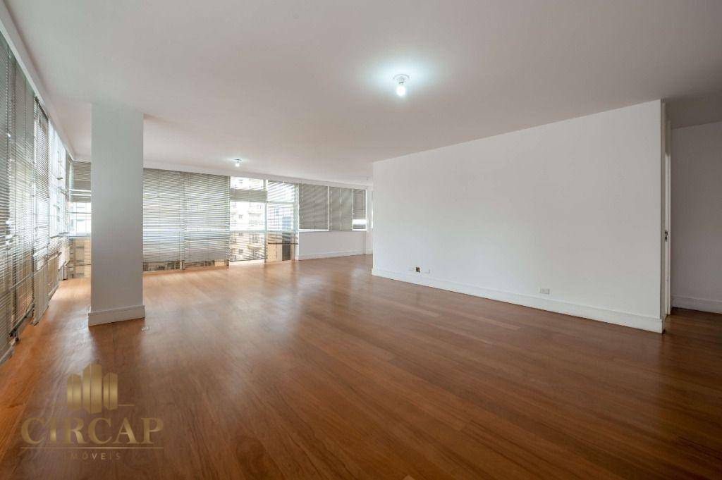 Apartamento à venda com 3 quartos, 240m² - Foto 2