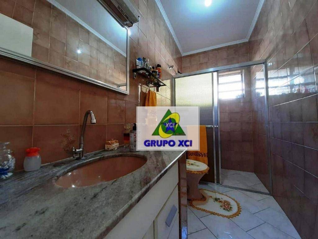 Casa à venda com 3 quartos, 232m² - Foto 15