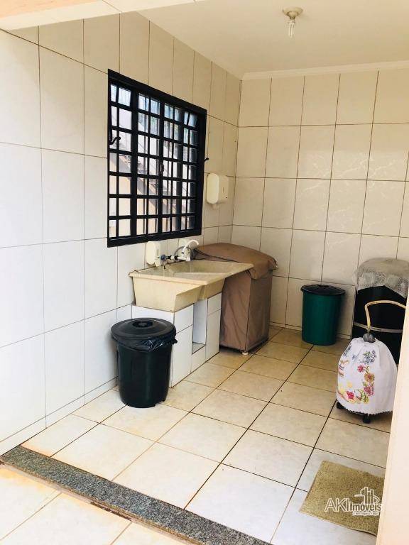 Casa à venda com 5 quartos, 200m² - Foto 19