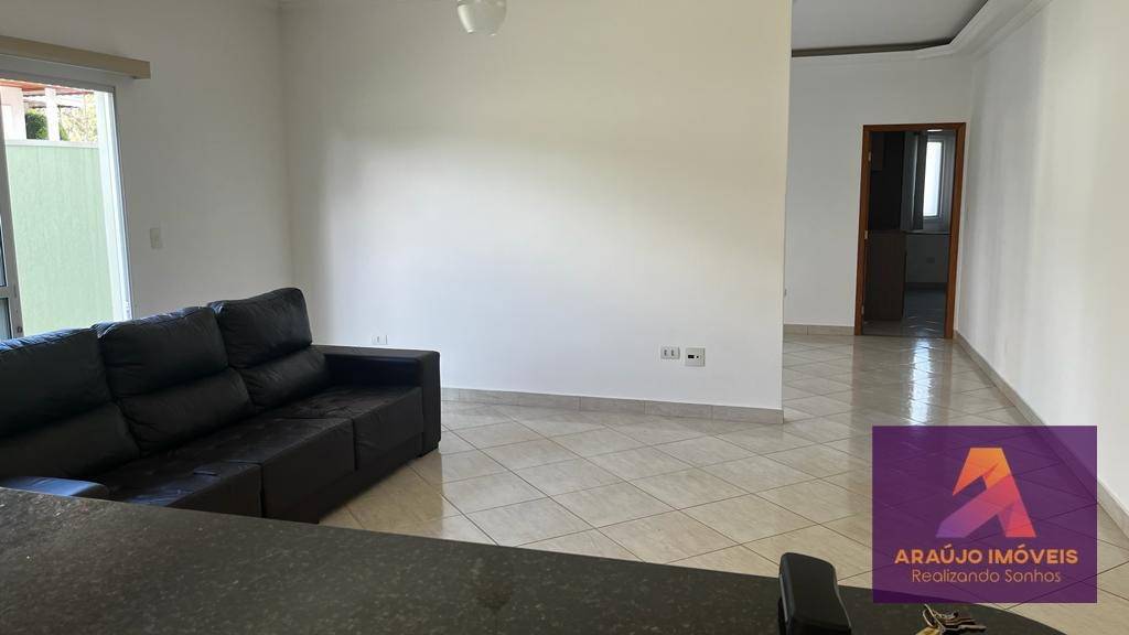 Casa de Condomínio à venda e aluguel com 3 quartos, 200m² - Foto 2