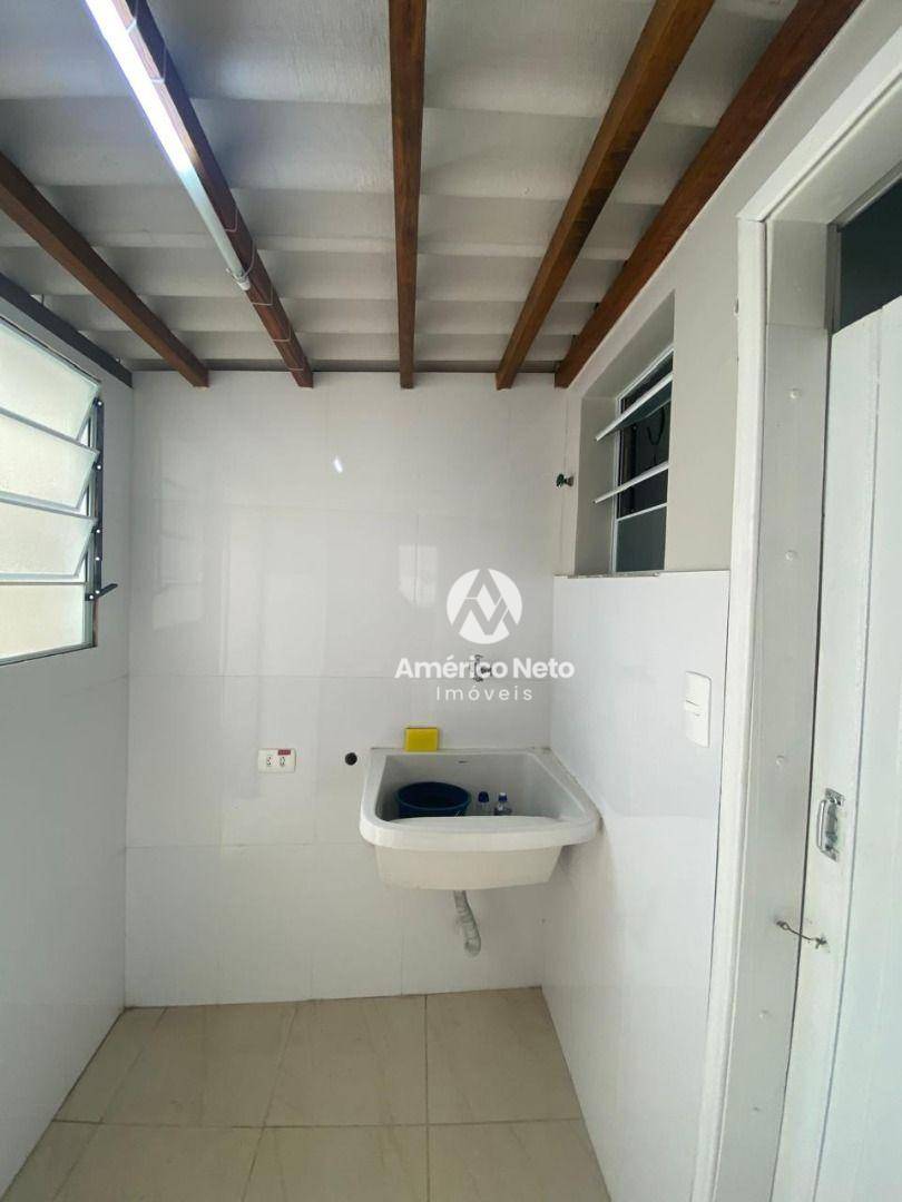 Casa para alugar com 2 quartos, 98m² - Foto 8