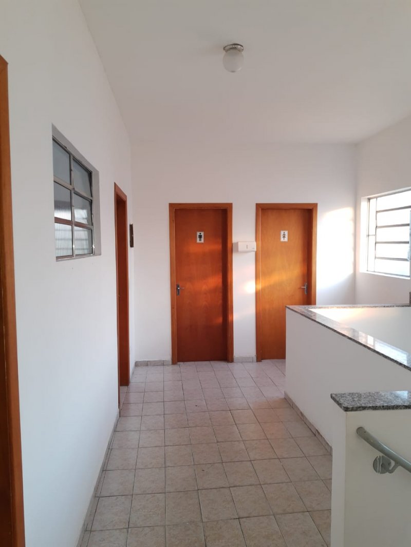 Prédio Inteiro para alugar com 6 quartos, 140m² - Foto 1