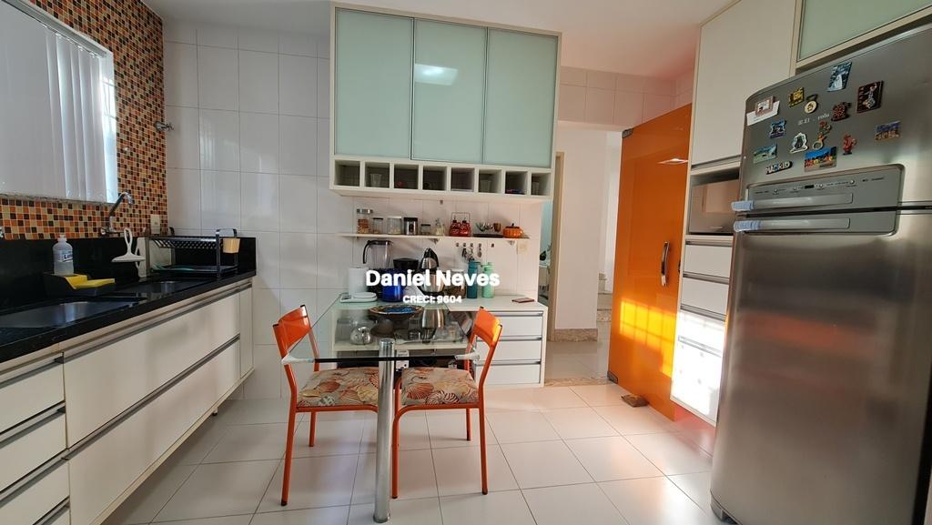 Casa à venda com 4 quartos, 165m² - Foto 11